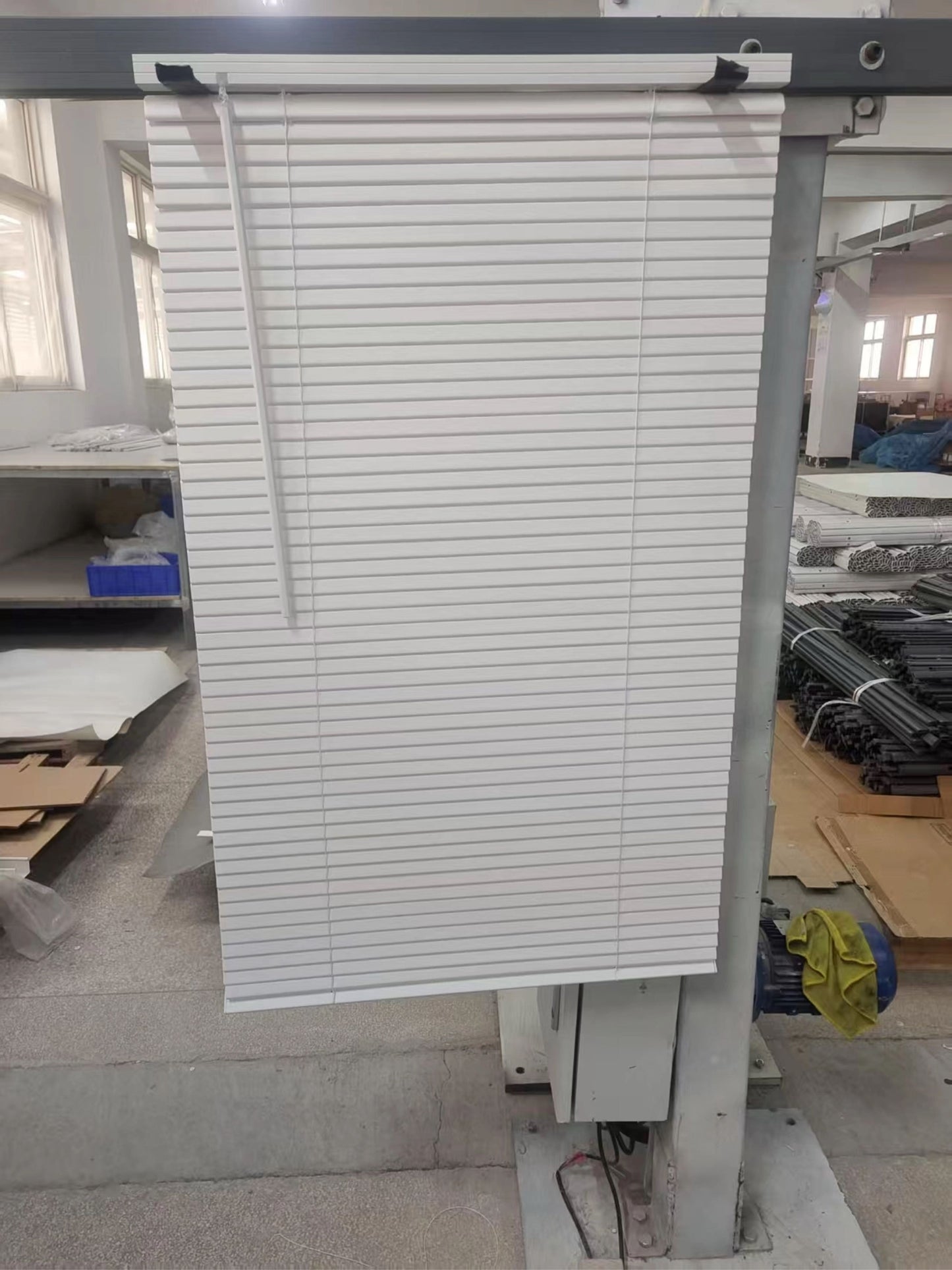 Cordless PVC blinds 17" wide by 40" long