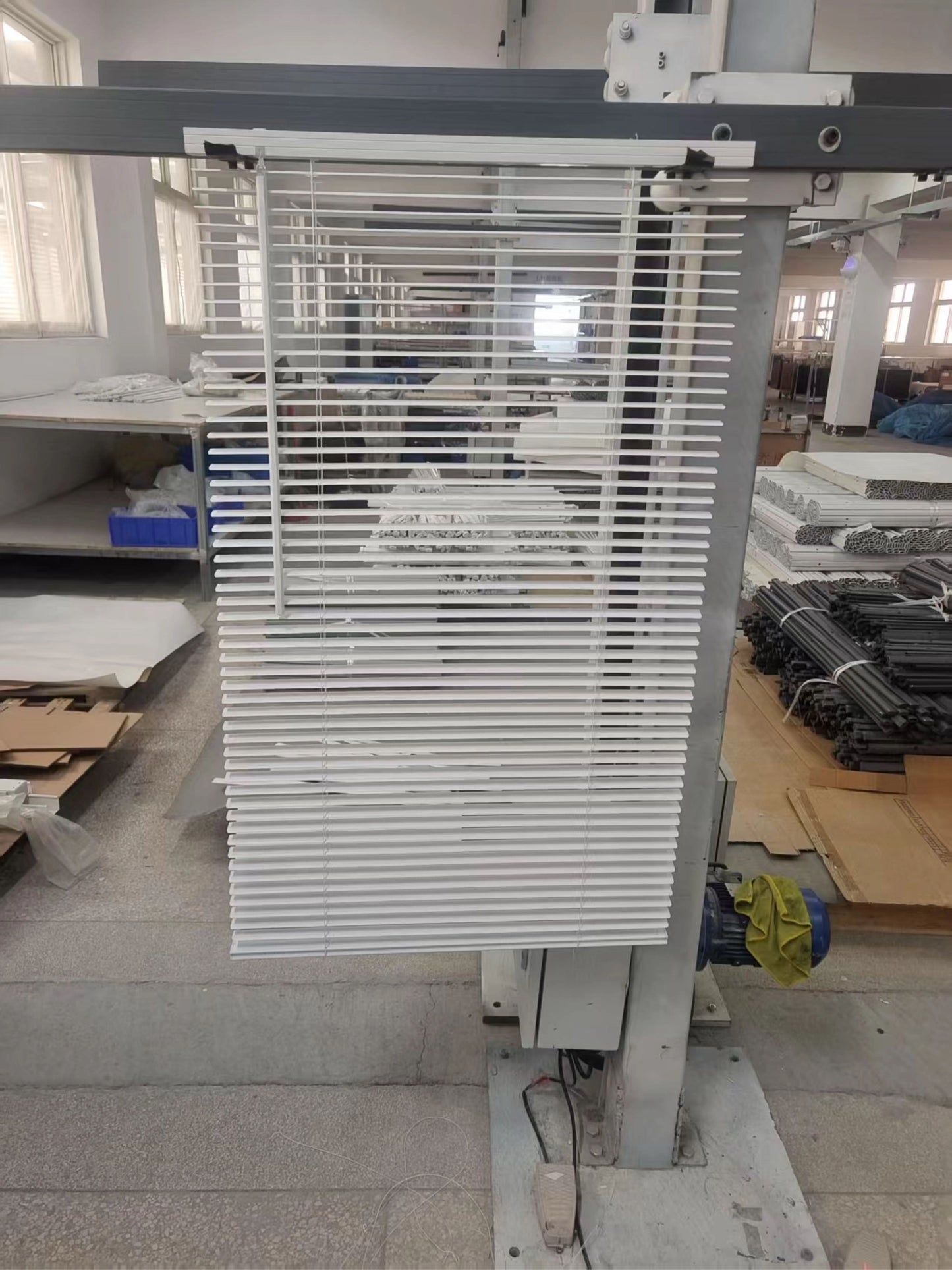 Cordless PVC blinds 17" wide by 40" long